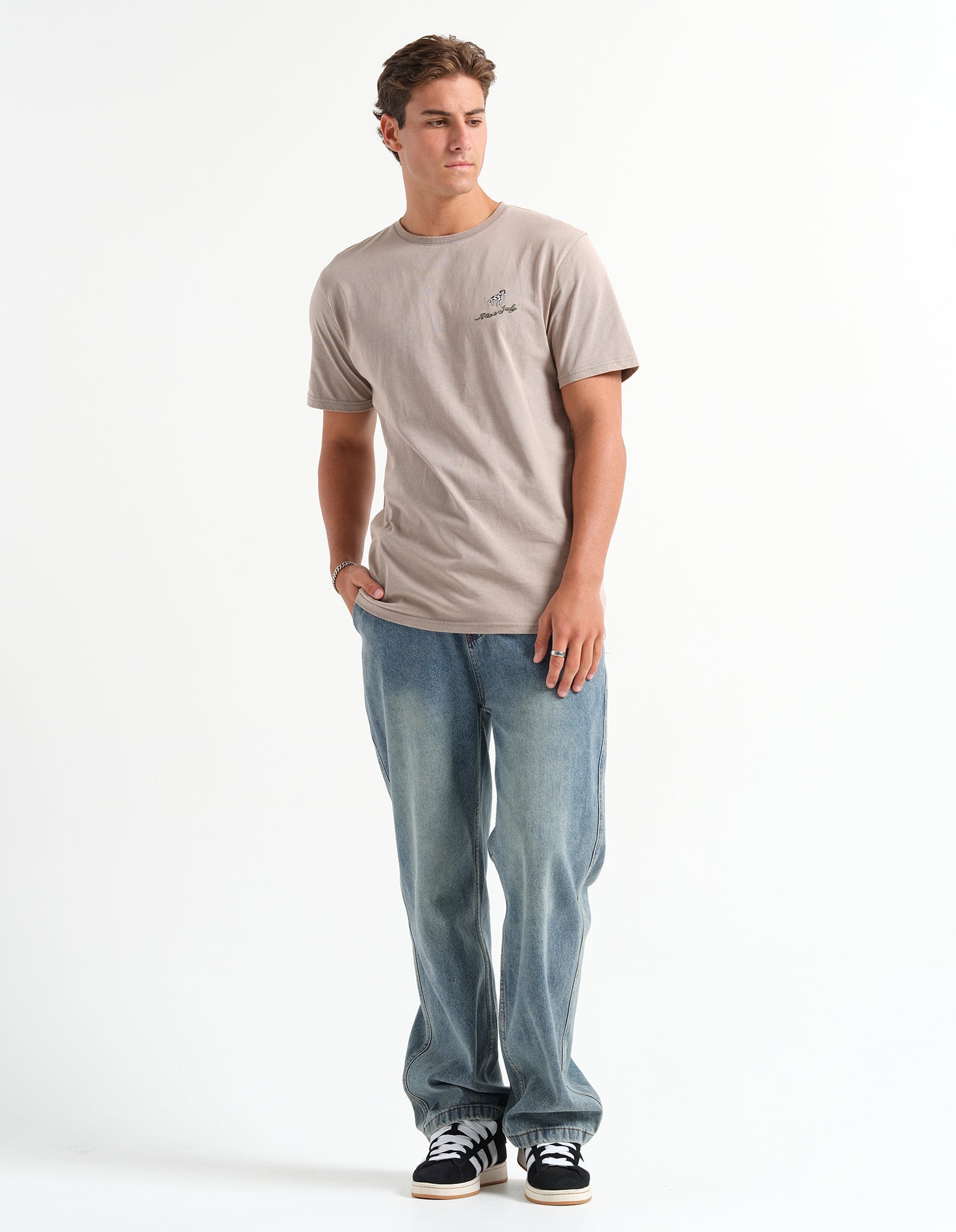 THE SIGNATURE 235GSM T-SHIRT
