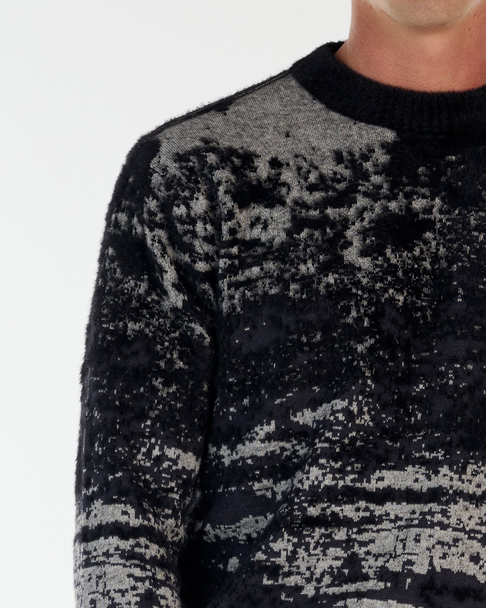 THE CARLO KNITTED CREW