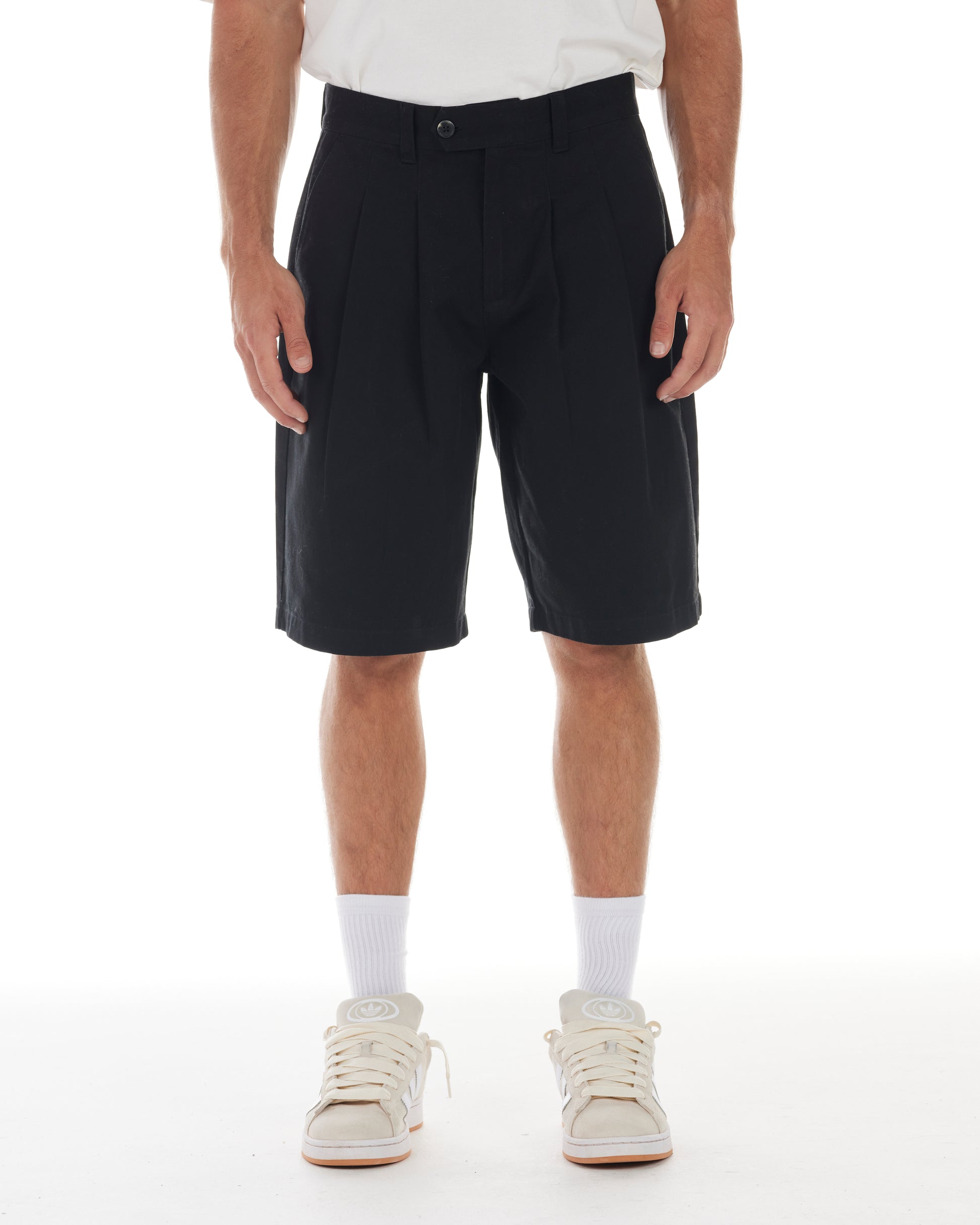 THE AVENUE SHORT