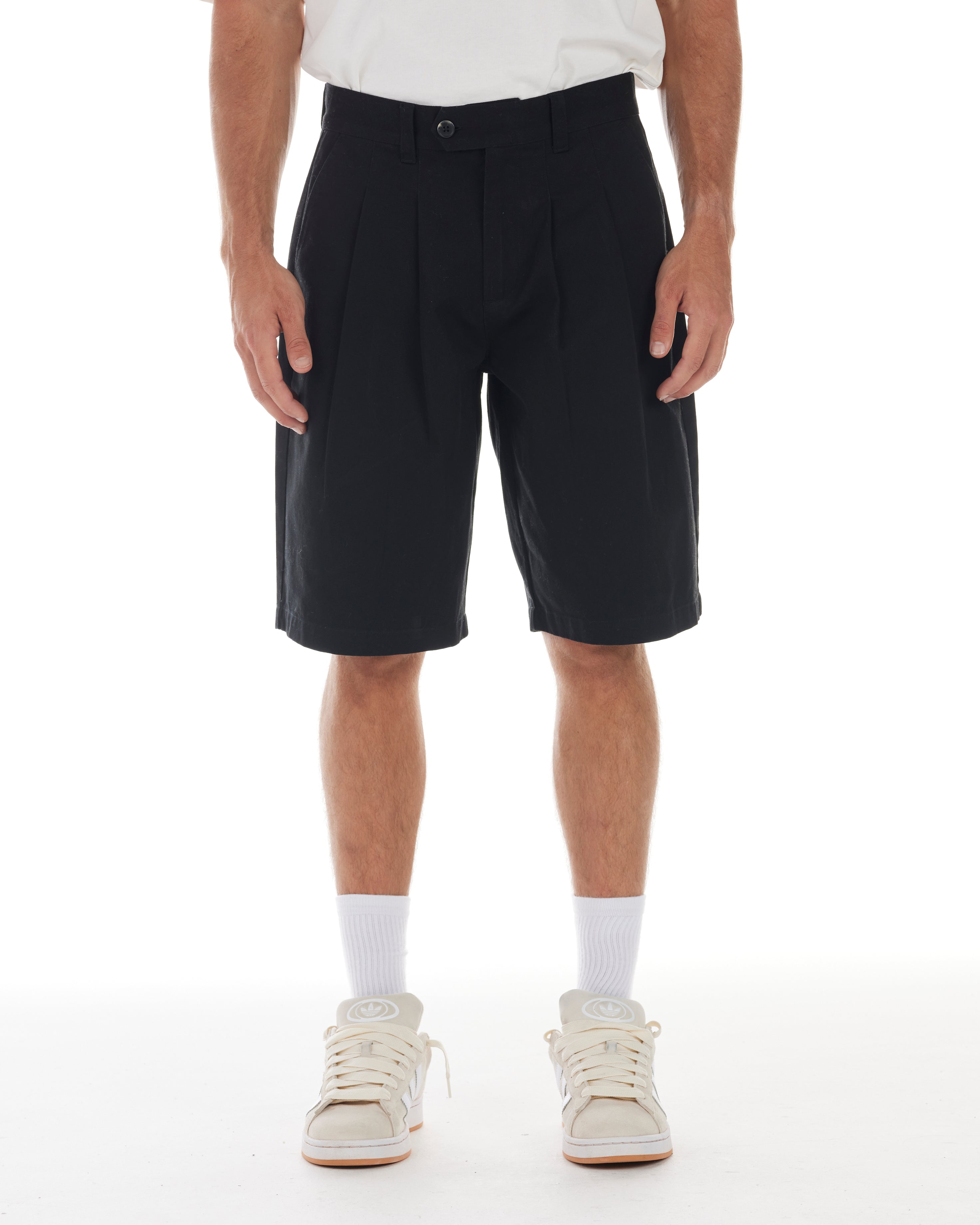 THE AVENUE SHORT