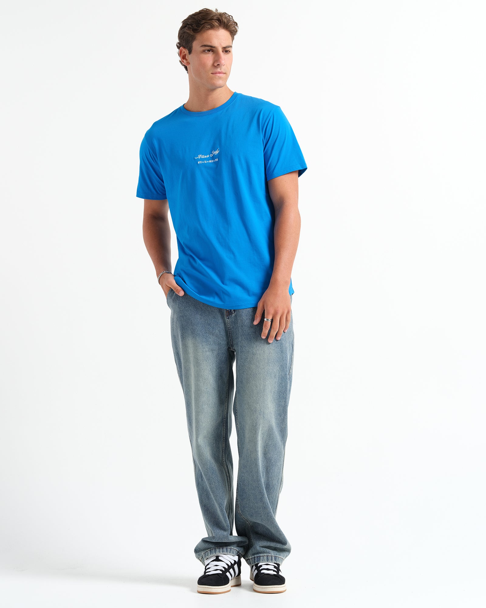 THE SIGNATURE T-SHIRT