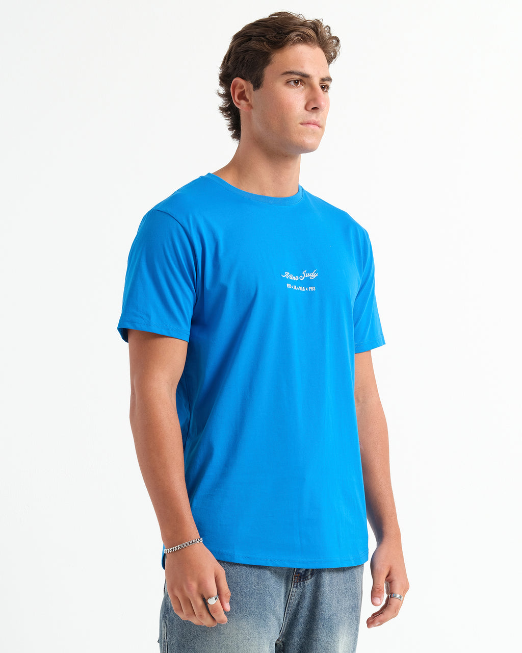 THE SIGNATURE T-SHIRT