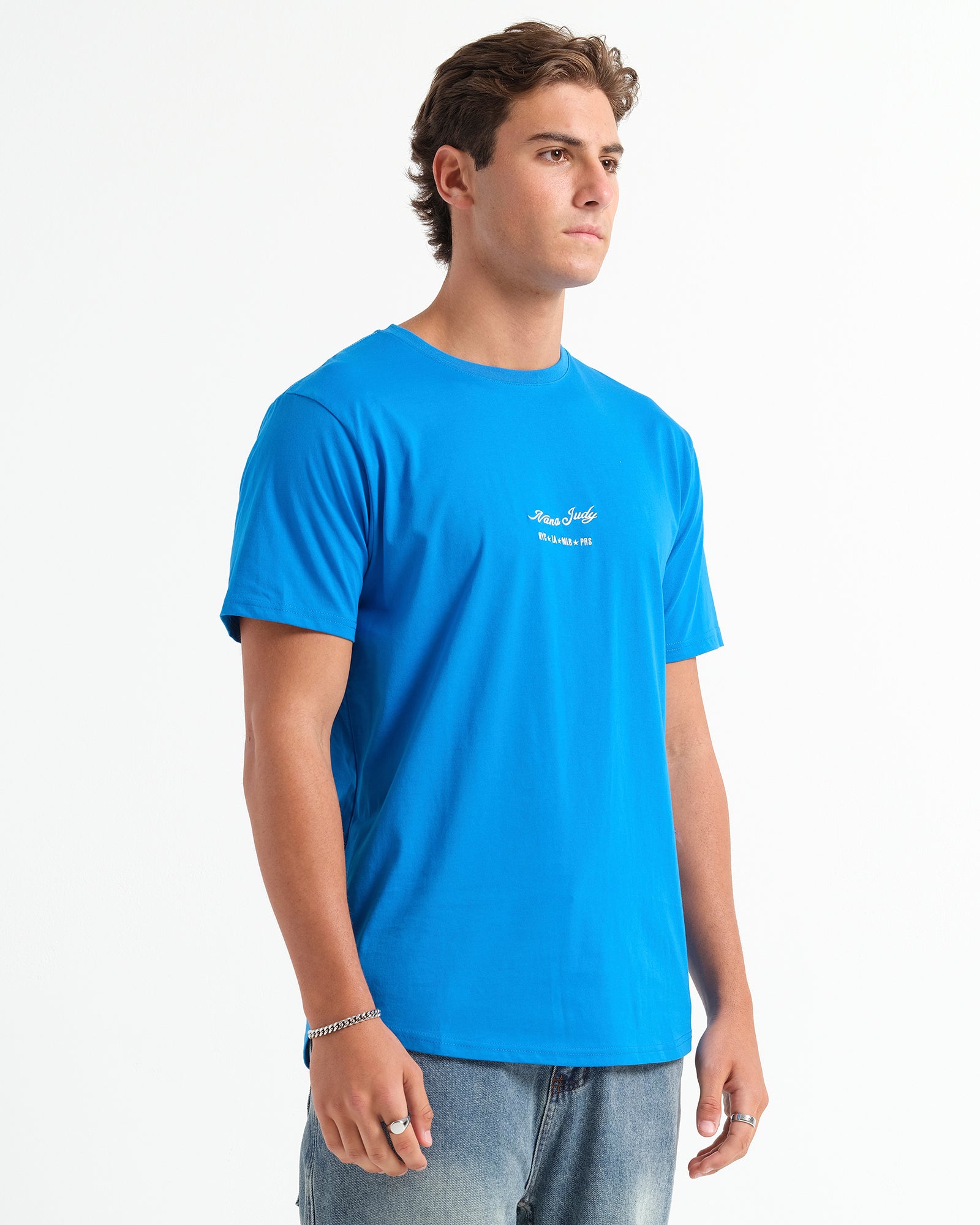 THE SIGNATURE T-SHIRT