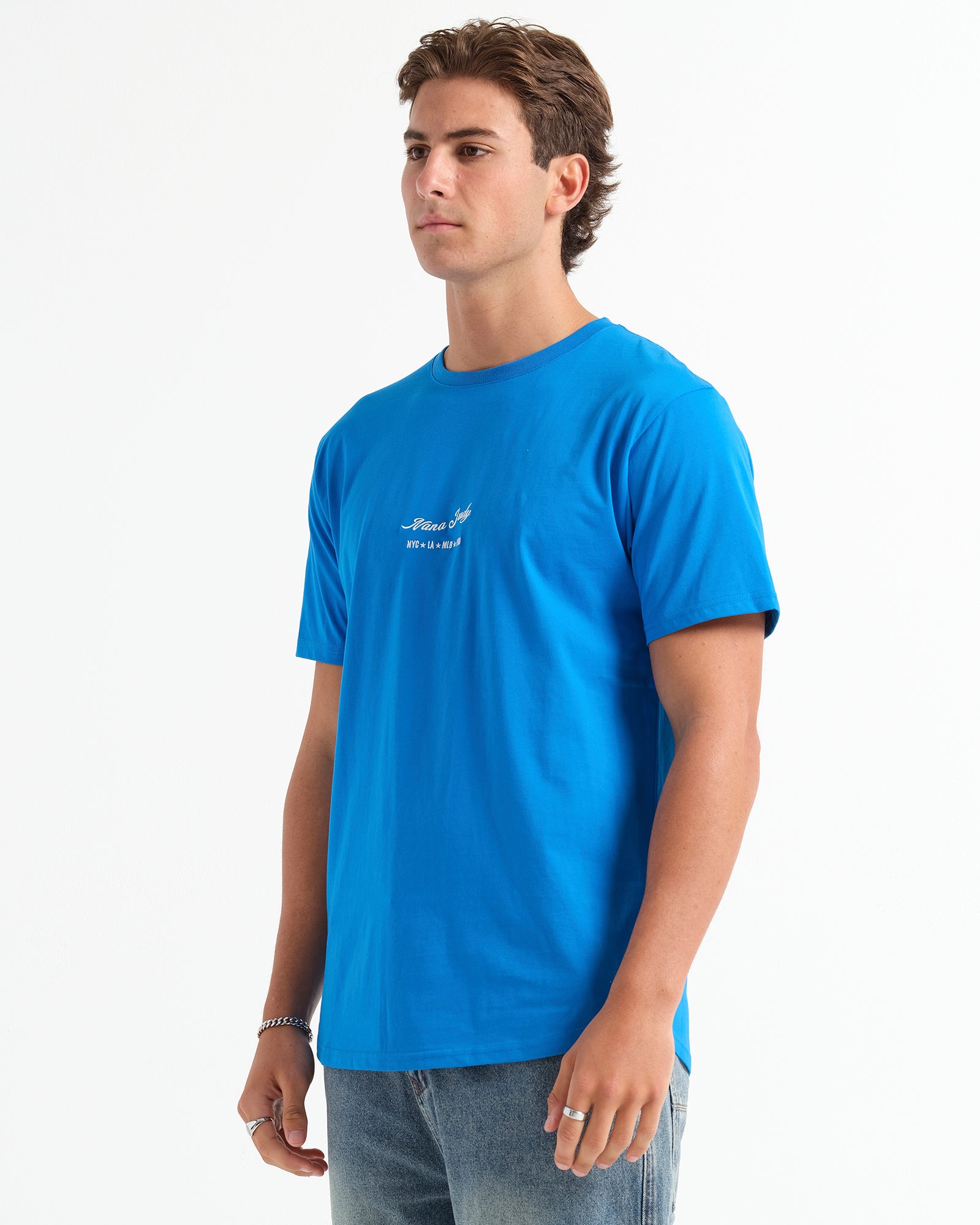 THE SIGNATURE T-SHIRT