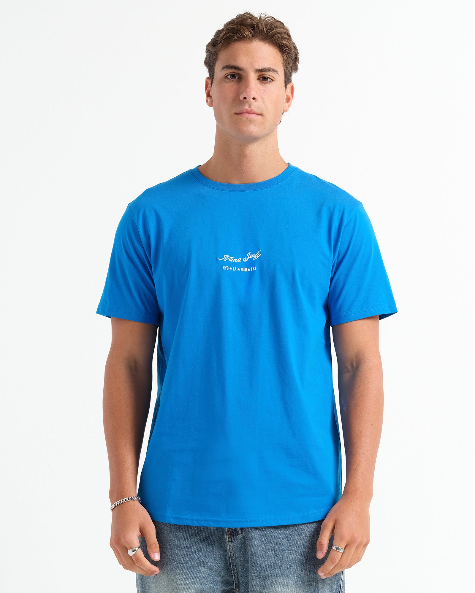 THE SIGNATURE T-SHIRT