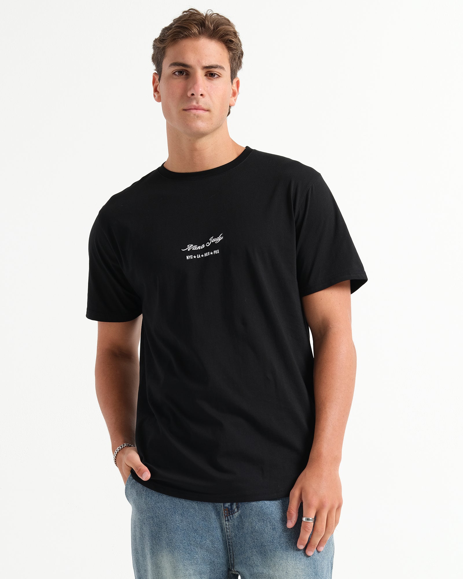 THE SIGNATURE T-SHIRT