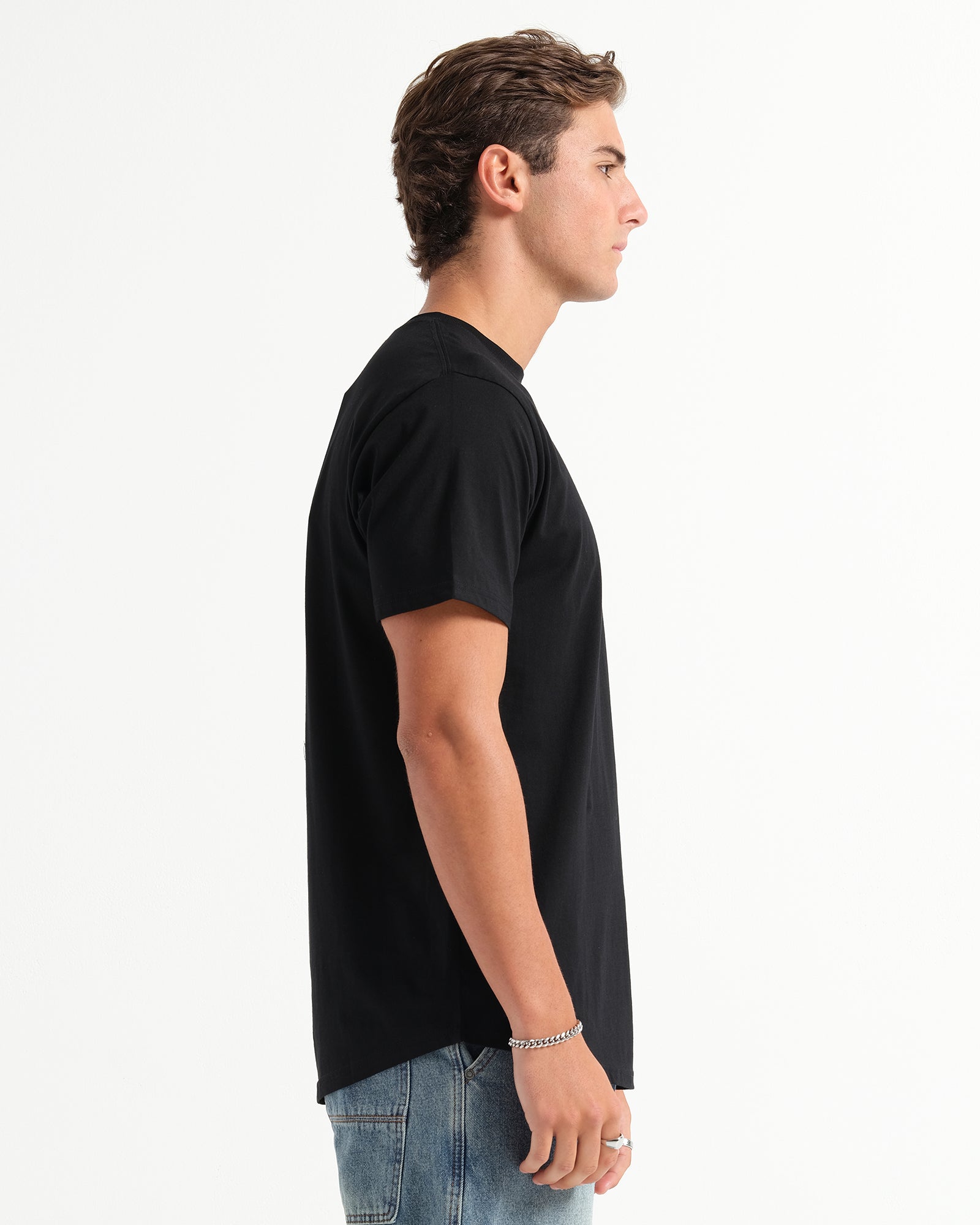 THE SIGNATURE T-SHIRT