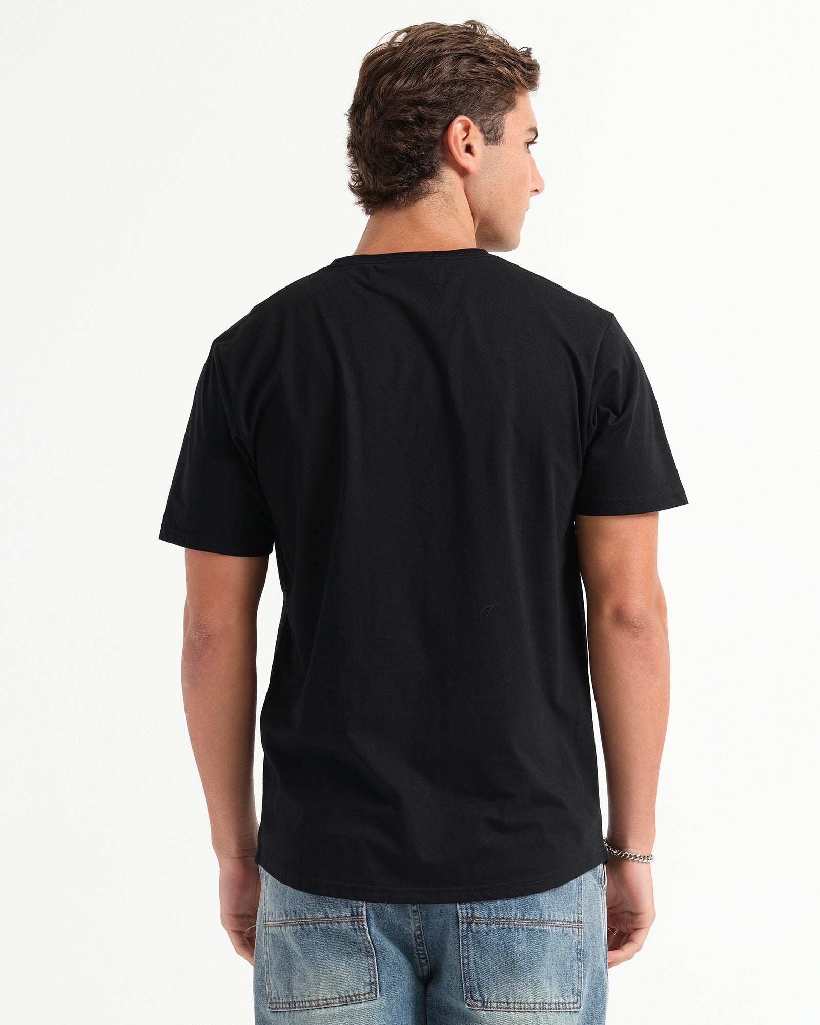 THE SIGNATURE T-SHIRT