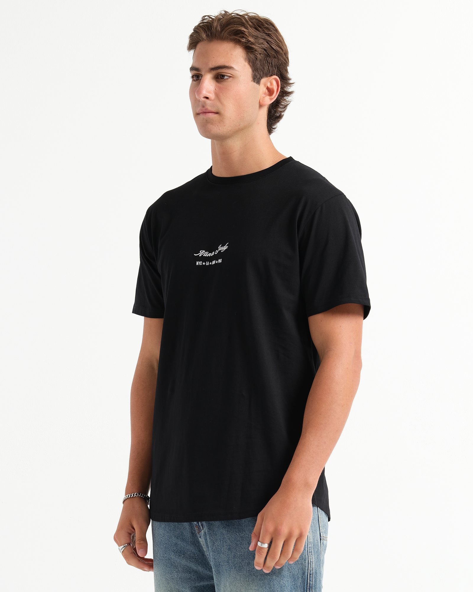 THE SIGNATURE T-SHIRT