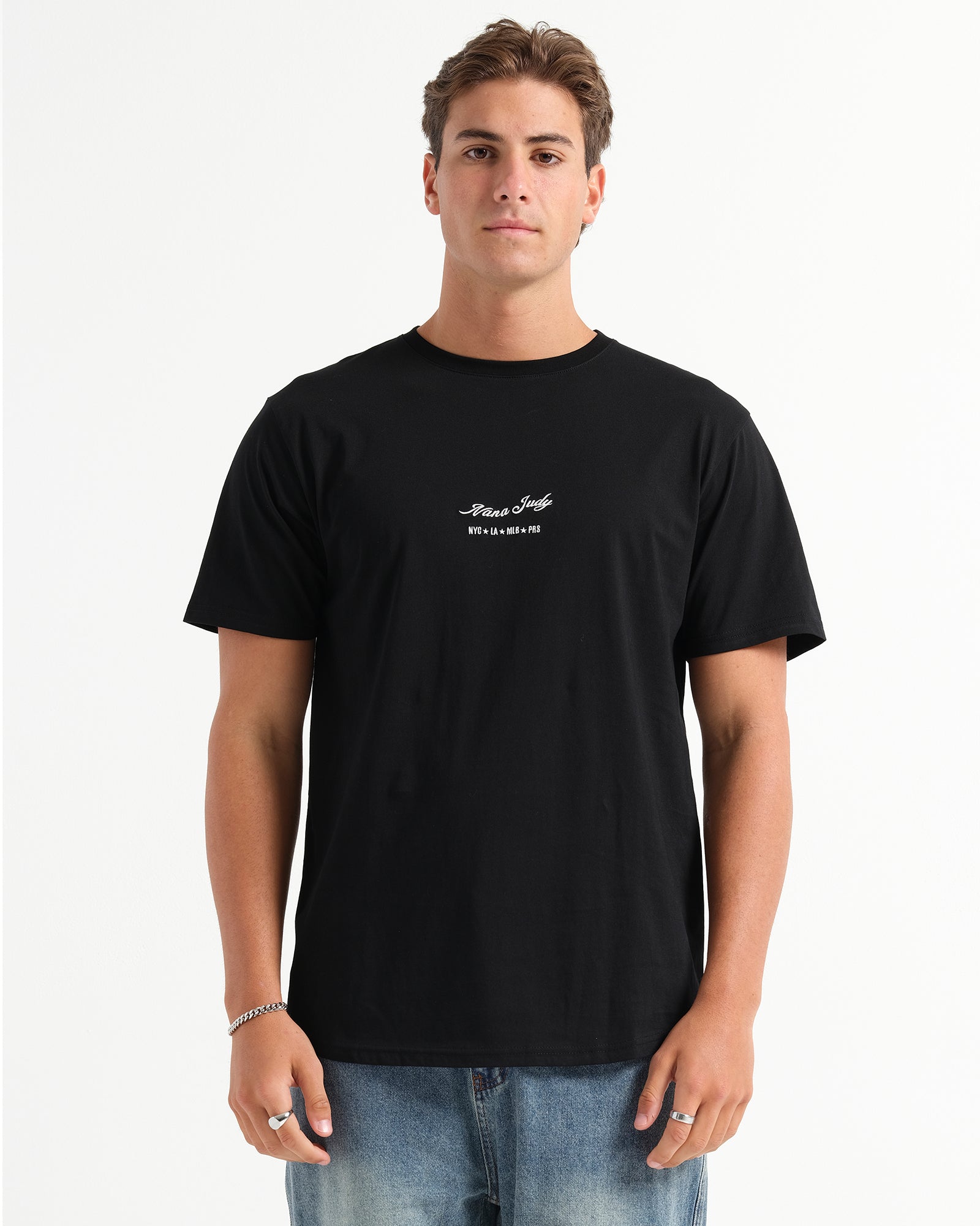 THE SIGNATURE T-SHIRT