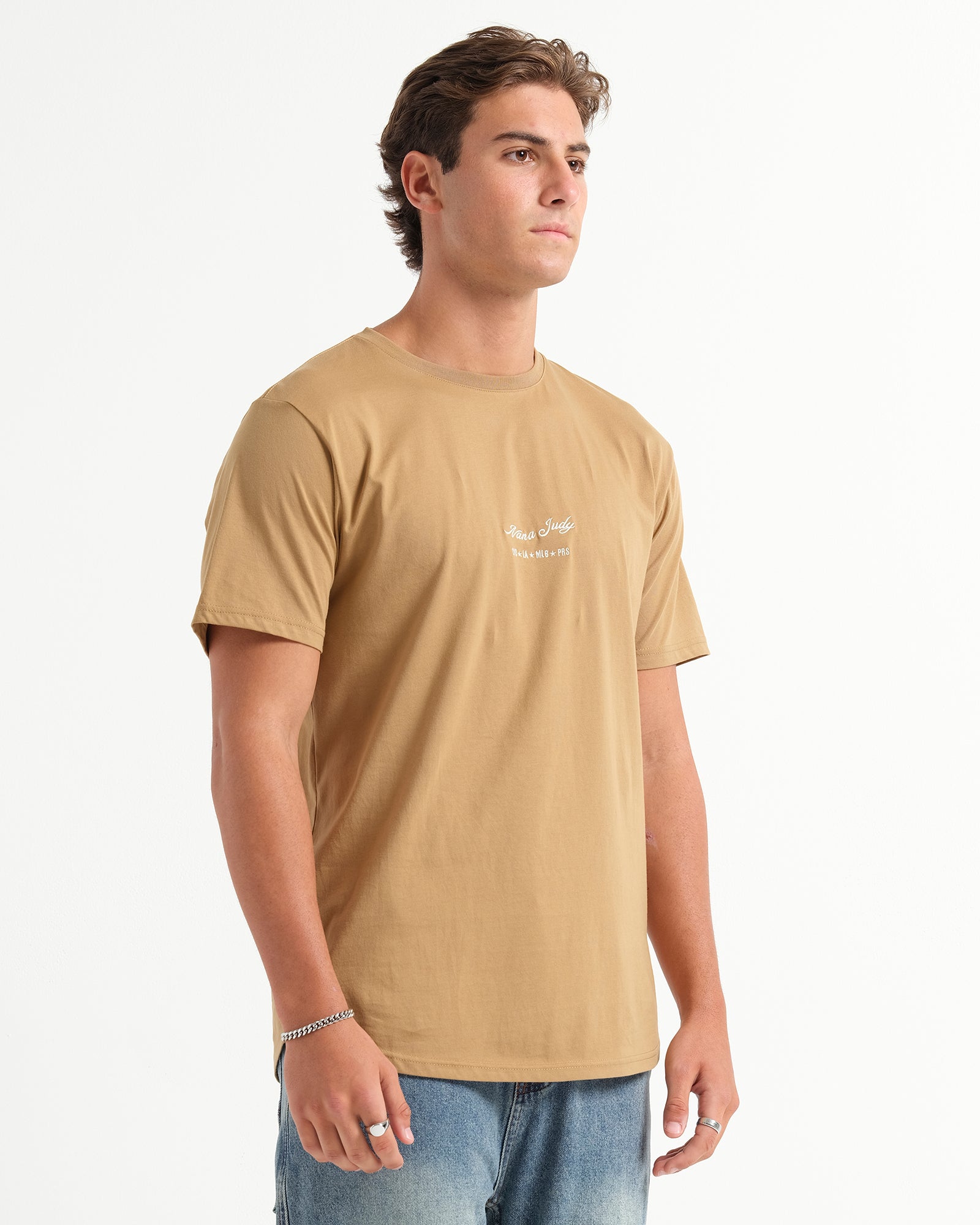 THE SIGNATURE T-SHIRT