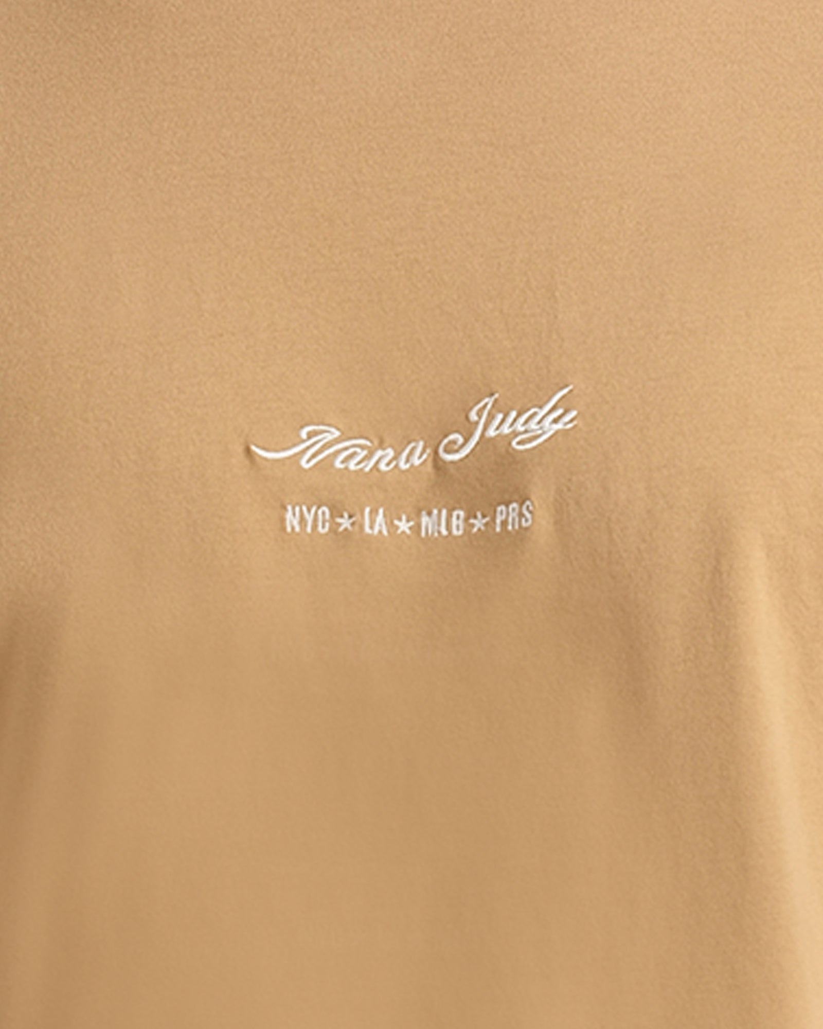 THE SIGNATURE T-SHIRT