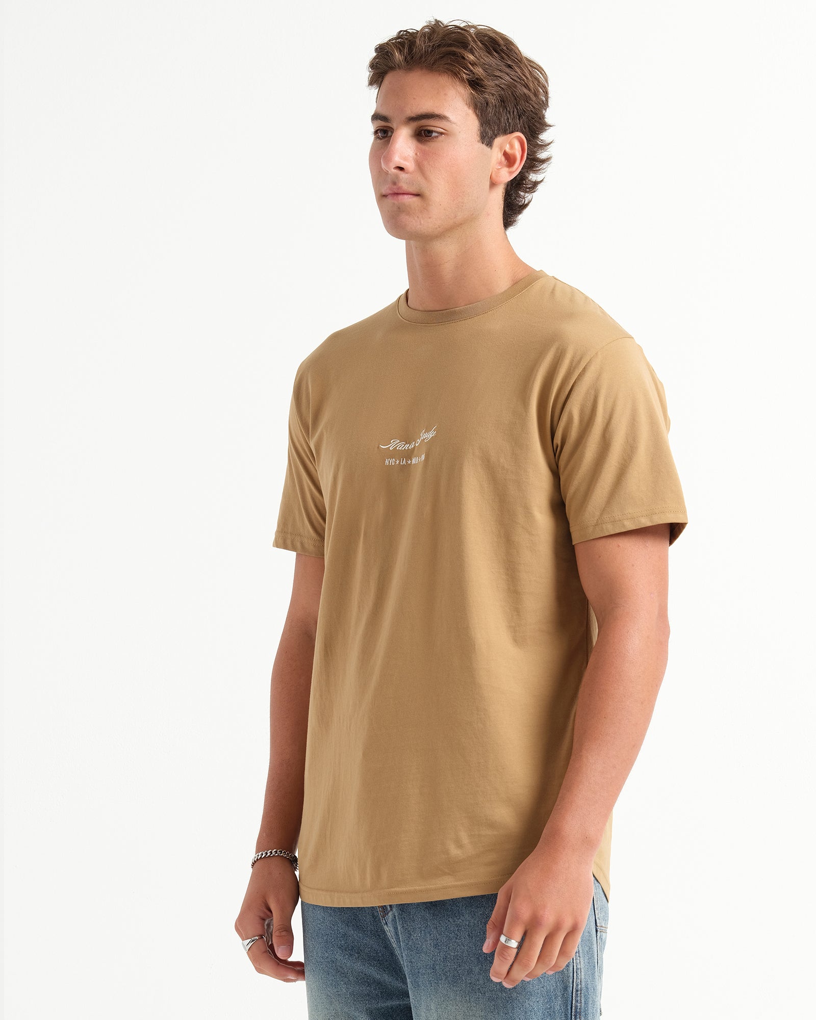 THE SIGNATURE T-SHIRT