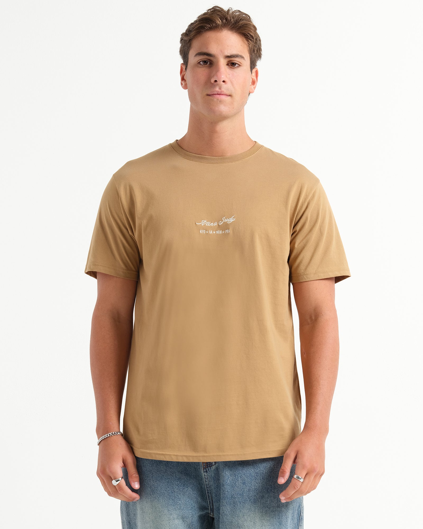 THE SIGNATURE T-SHIRT