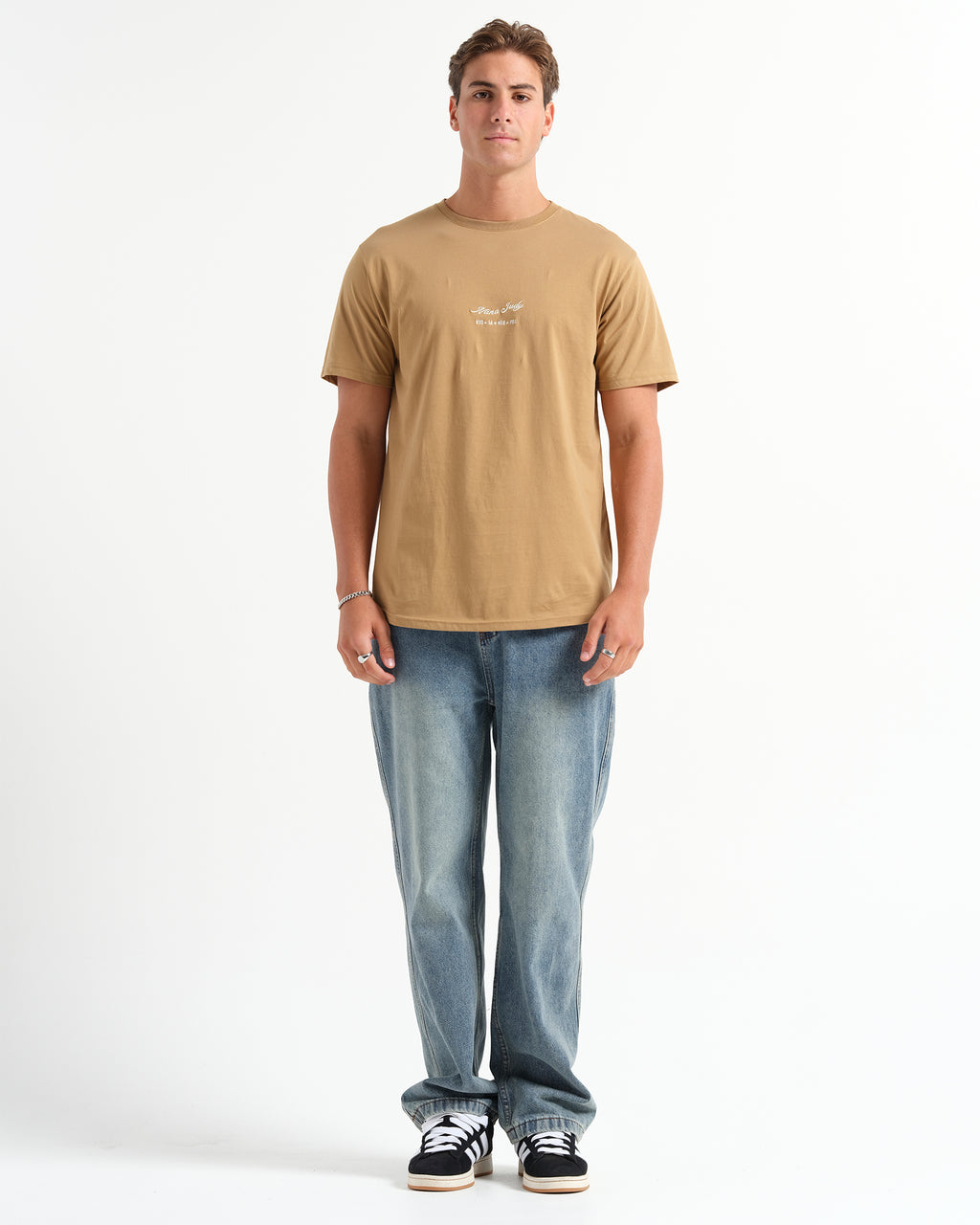 THE SIGNATURE T-SHIRT