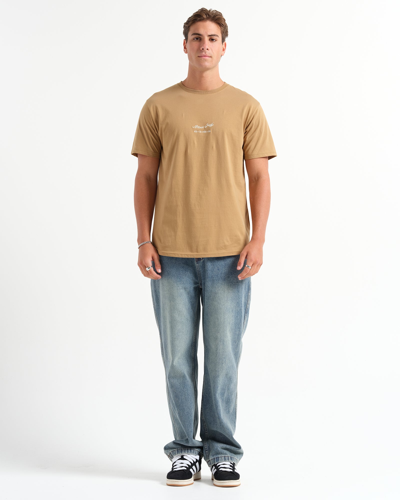 THE SIGNATURE T-SHIRT