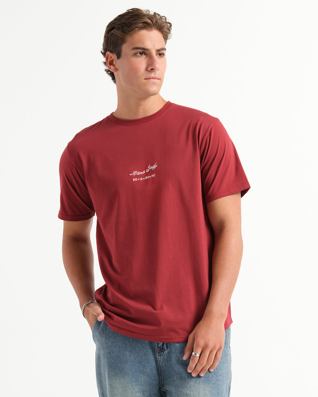 THE SIGNATURE T-SHIRT
