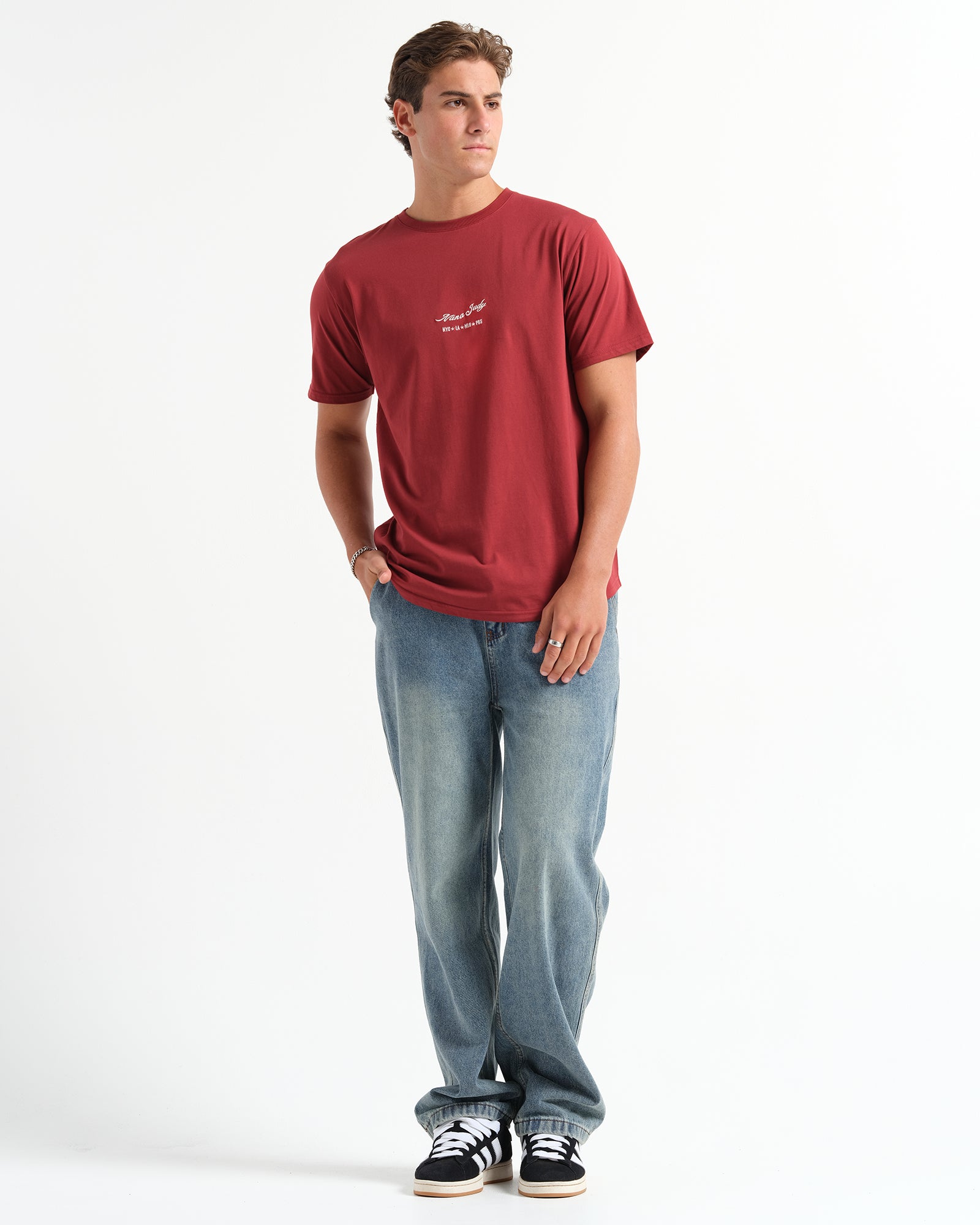 THE SIGNATURE T-SHIRT