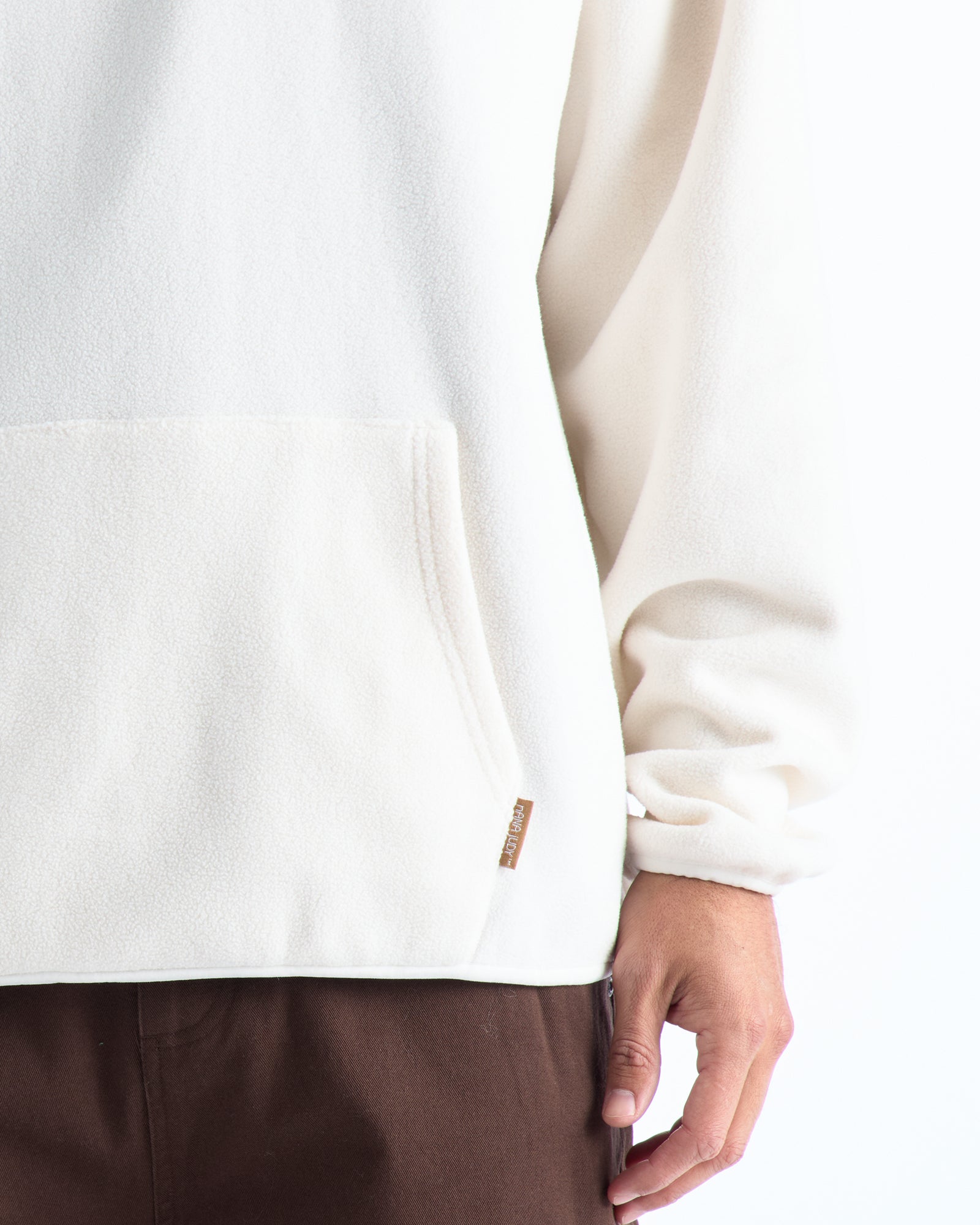 THE CLASSIC QUARTER ZIP SWEATER